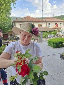 Dobimo se v Kindlerjevem parku (23)_Špela iz Pivke je Vrčicam prišla na pomoč